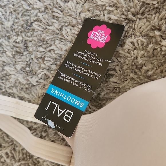 Bali Smoothing Underwire Bra - Picture 2 of 10